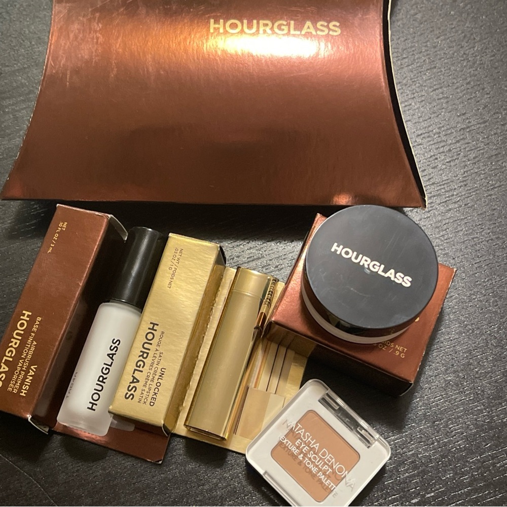 Hourglass Beauty 3 pcs set with Gold and Black Accents